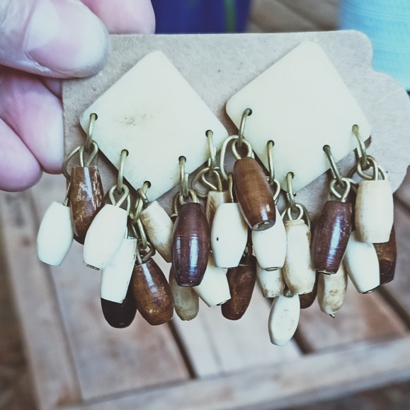 Vintage bone and wood boho Earrings - Picture 4 of 4